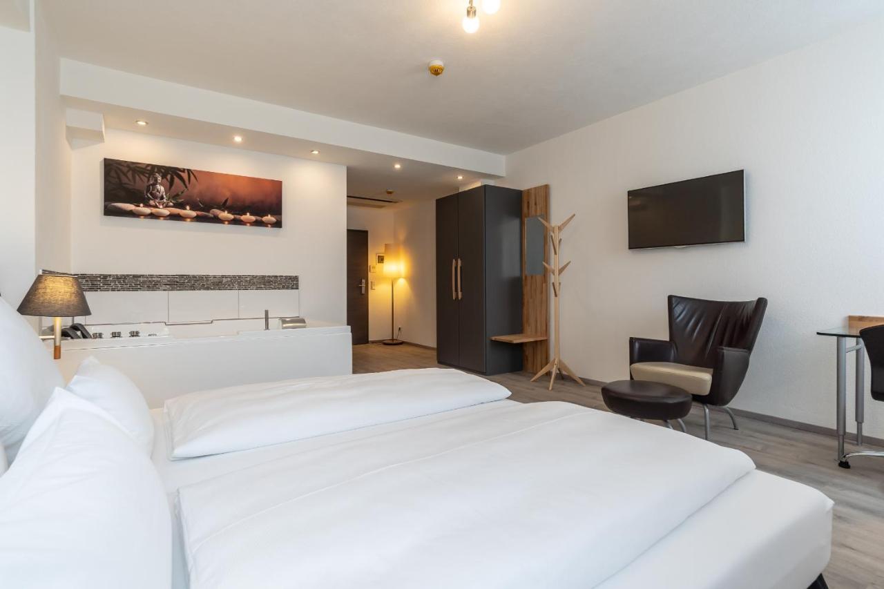 Hotel In Laisen รอยท์ลิงเงน ภายนอก รูปภาพ