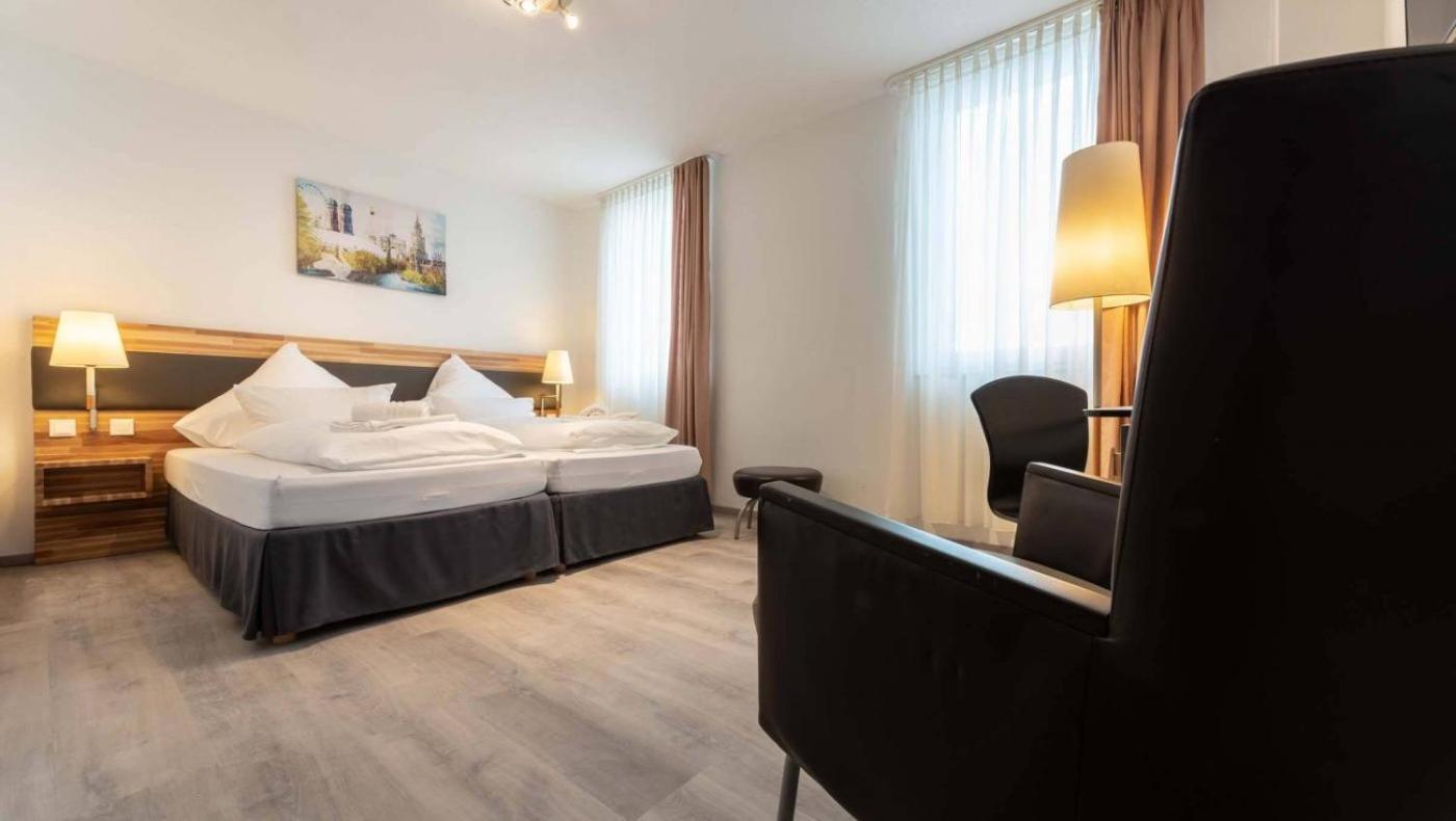 Hotel In Laisen รอยท์ลิงเงน ภายนอก รูปภาพ